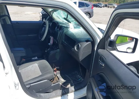 2015 Jeep Patriot Latitude z USA, uszkodzony, nr VIN 1C4NJPFBXFD118675